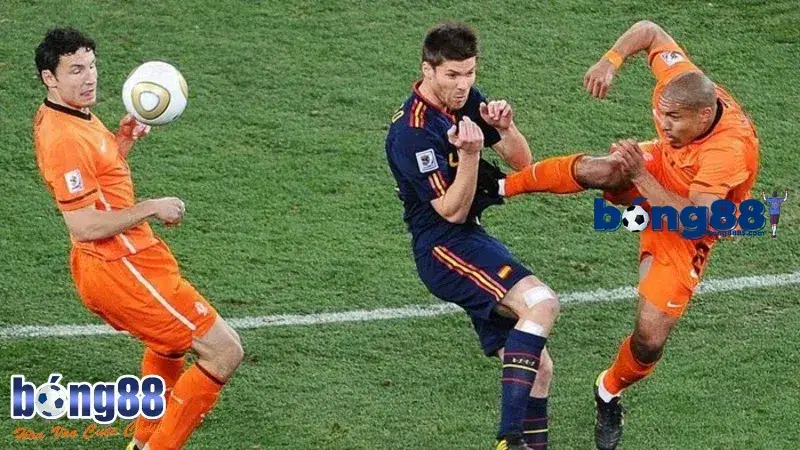 Đánh nguội là gì? Hành vi vi phạm luật thi đấu bạn nên biết Xử lý theo tinh thần fair-play